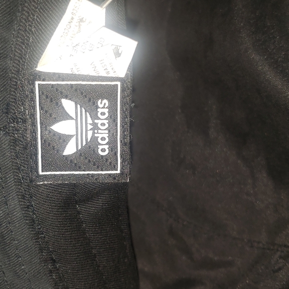 New Adidas bucket hat ...osfm - Picture 3 of 4